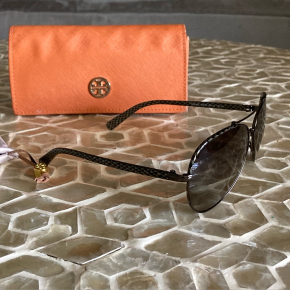 Tory Burch TY6021Q Sunglasses 398/8E- Grey Python Frame/Green Gradient Lenses - Picture 13 of 14
